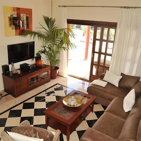 Prázdninový dům Modern Eingerichtetes Ferienhaus Mit Pool Im Garten An Der Sudkuste Von Lanzarote *