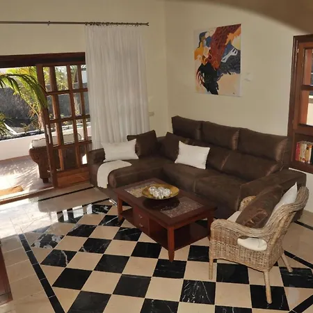 Prázdninový dům Modern Eingerichtetes Ferienhaus Mit Pool Im Garten An Der Sudkuste Von Lanzarote